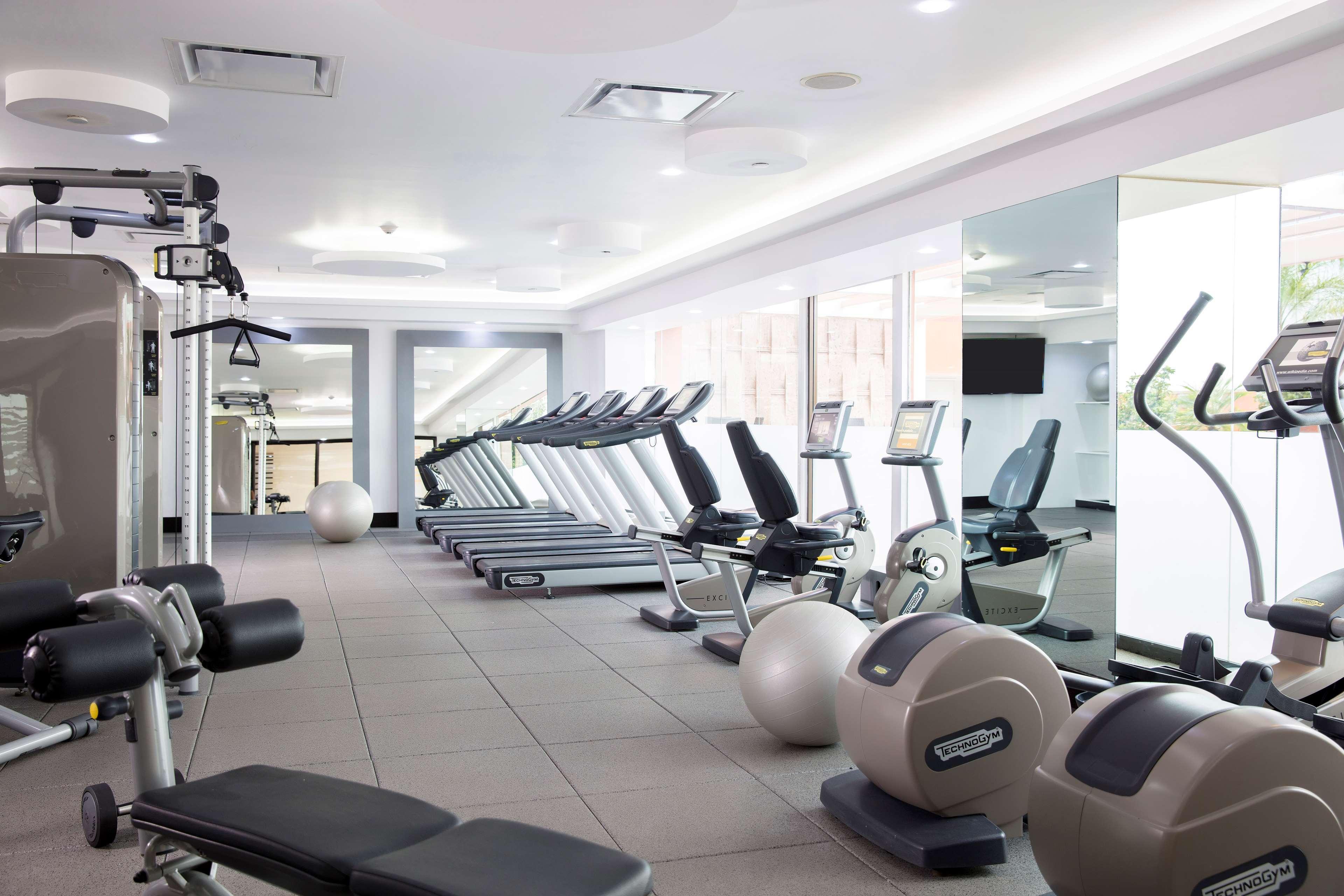 Hotel Barcelo Guadalajara Exterior foto A gym in a hotel