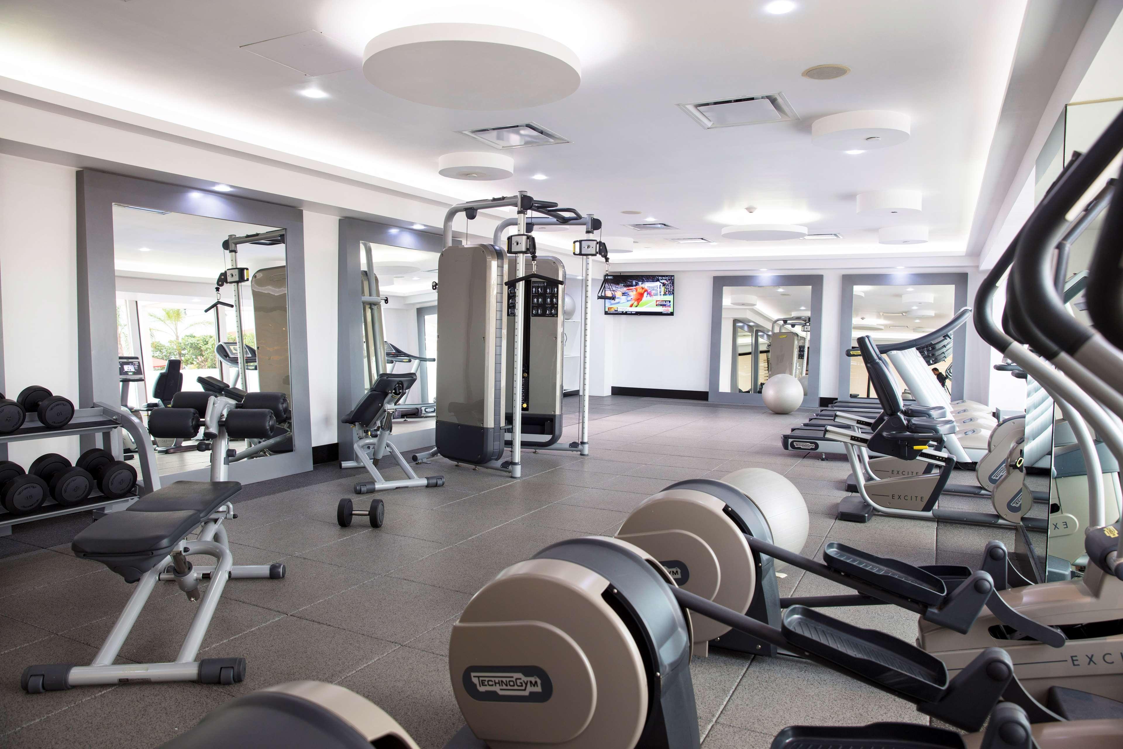 Hotel Barcelo Guadalajara Exterior foto The gym at the hotel