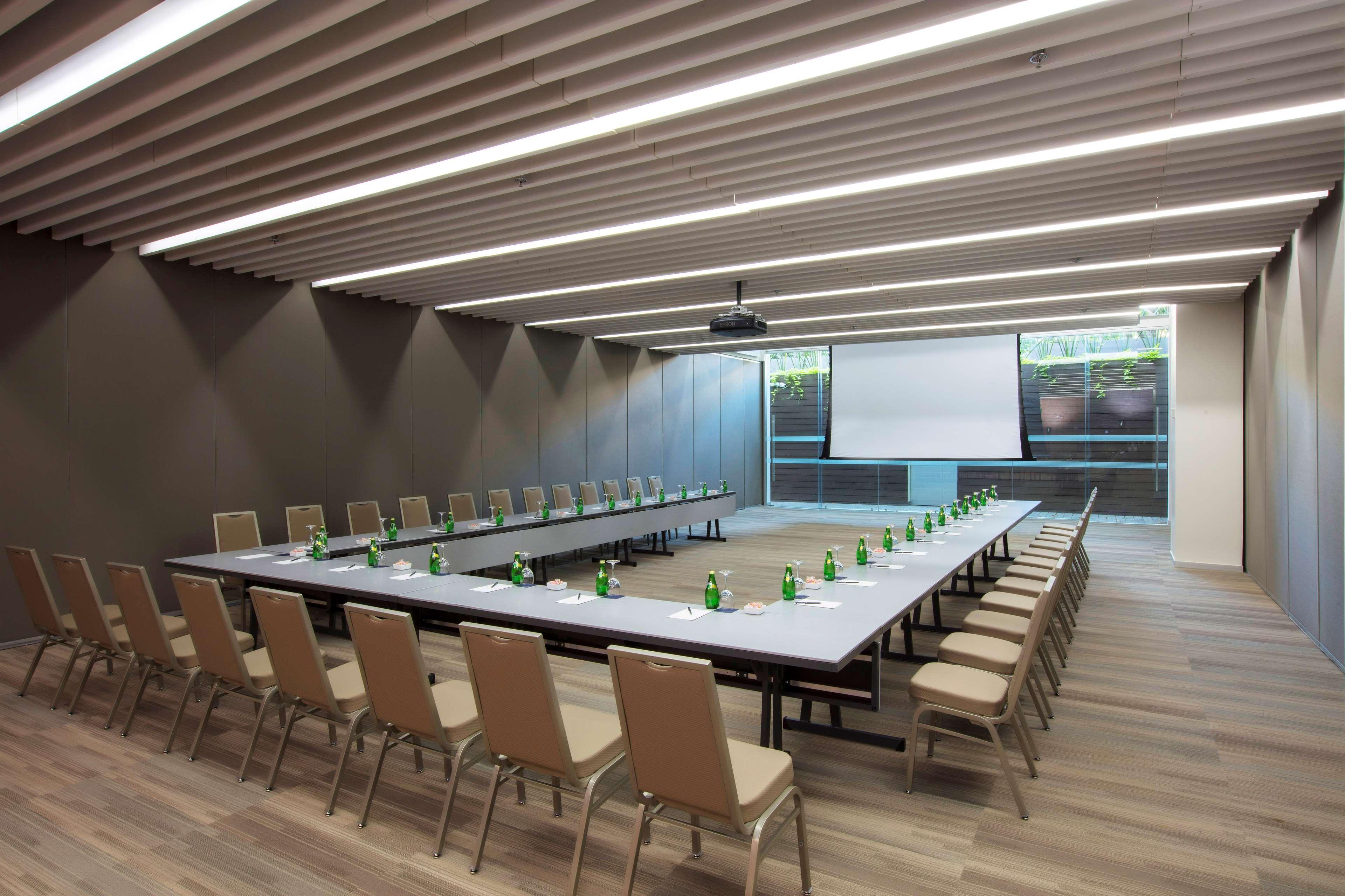 Hotel Barcelo Guadalajara Exterior foto Meeting room